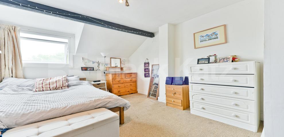 			NEW INSTRUCTION , 3 Bedroom, 1 bath, 1 reception Apartment			 Gauden Road, Clapham 